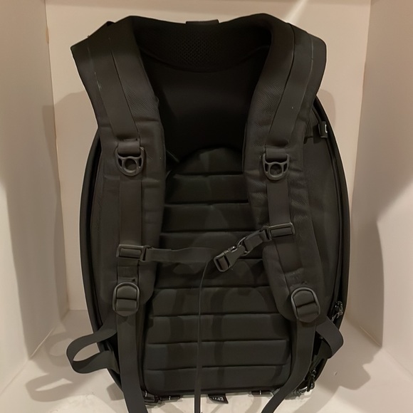 Kata KT R-103 Camera Rucksack With Tripod Holder - Picture 14 of 16